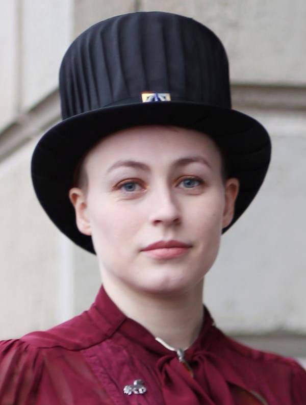 Mynd af Freyju með hatt